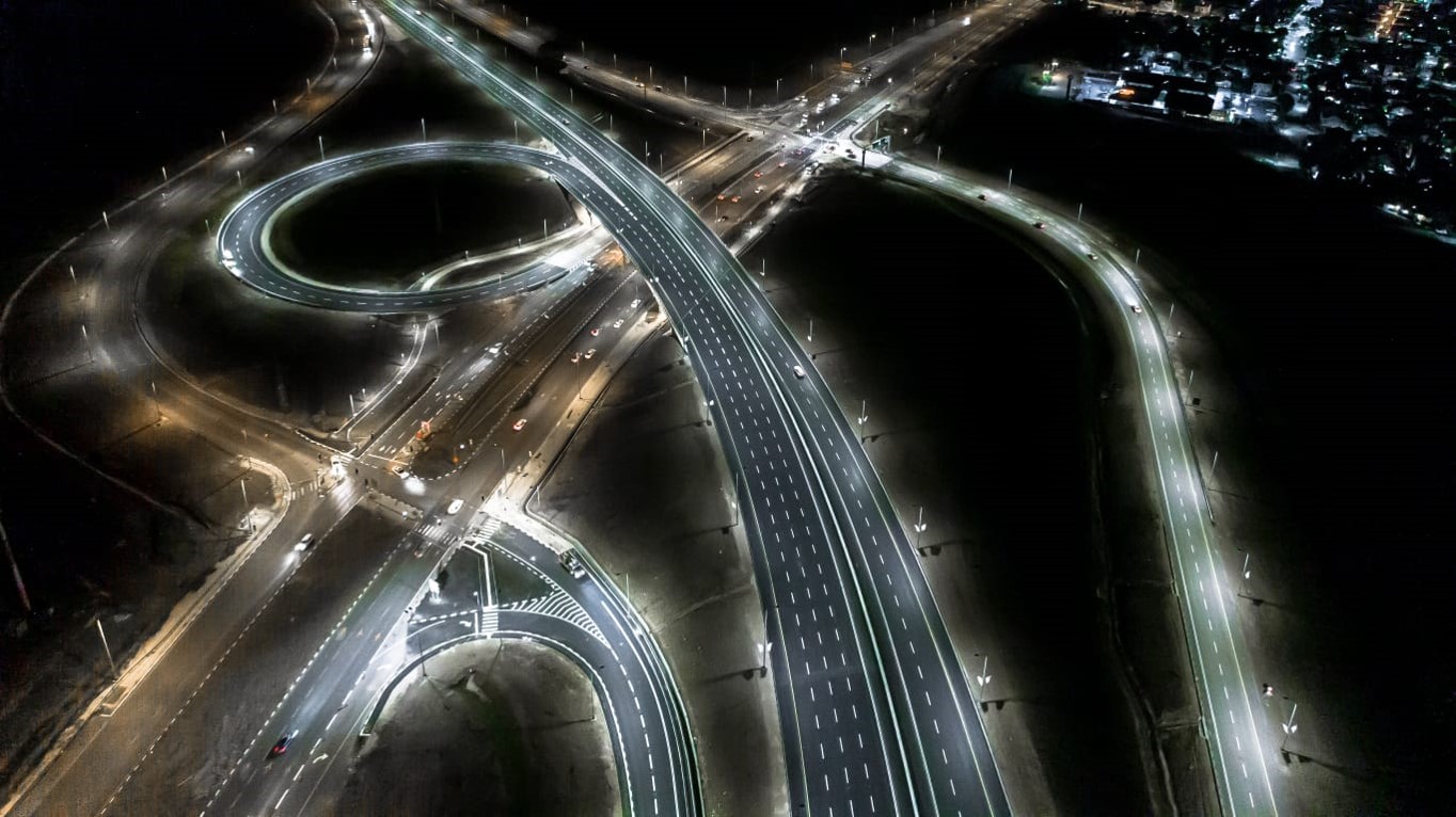 דוגמא לצמצום זיהום האור בכבישים תוך שמירה על החושך הטבעי בסמוך לכביש